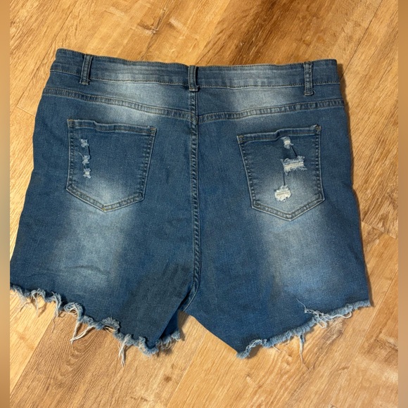 🚩SOLD🚩Distressed Denim Women's Shorts unbranded size 16 women’s - Picture 5 of 6